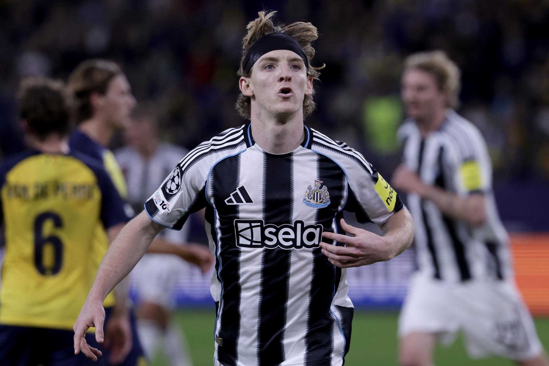 El jugador del Newscastle Anthony Gordon logra 0-2 durante el partido de la segunda jornada de la UEFA Champions League leagueque han jugadoUnion SG y Newcastle United en Bruselas, Bélgica. EFE/EPA/OLIVIER MATTHYS