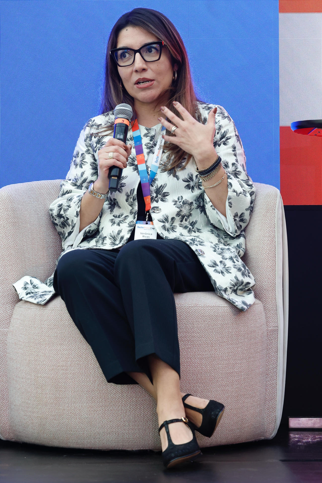 La neuróloga especialista en esclerosis múltiple y neuroinmunología clínica y presidenta de Mexctrims, Verónica Rivas Alonso, habla en el segundo día del Roche Press Day este miércoles, en Ciudad de México (México). EFE/ Sáshenka Gutiérrez