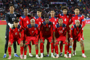 Selección de Cuba forman en el Mundial Sub-20 de Chile. EFE/Esteban Garay