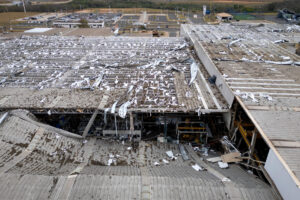 Fotografía aérea fechada el 24 de septiembre de 2025 que muestra los daños causados por una fuerte lluvia en la fábrica de motores de Toyota en Porto Feliz (Brasil). EFE/ Isaac Fontana