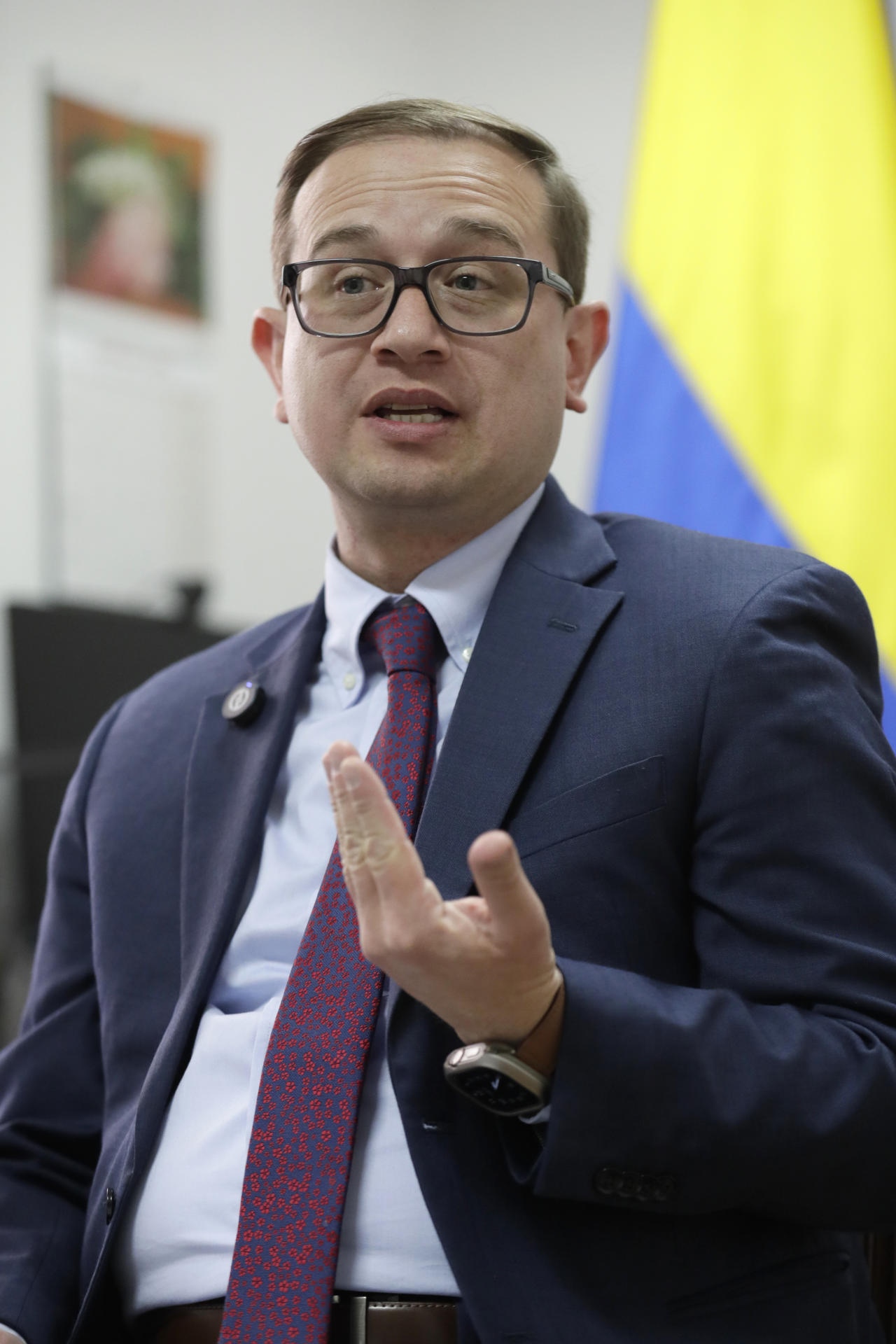 Fotografía del 2 de octubre de 2025, del director de Mecanismos de Concertación e Integración Regionales de la Cancillería, Francisco Gutiérrez Plata, hablando durante una entrevista con EFE en Bogotá (Colombia).. EFE/ Carlos Ortega
