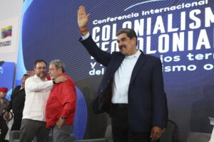 Fotografía cedida por Palacio de Miraflores del presidente de Venezuela, Nicolás Maduro, hablando este viernes en Caracas (Venezuela). EFE/ Palacio de Miraflores