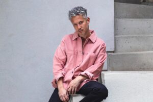 Fotografía cedida por Sony Music donde aparece el cantante dominicano Vicente García quien volverá a los Latin Grammy, el 13 de noviembre en Las Vegas, con 'Puñito de Yocahú', su cuarto álbum de estudio y primera producción en seis años. EFE/Sony Music