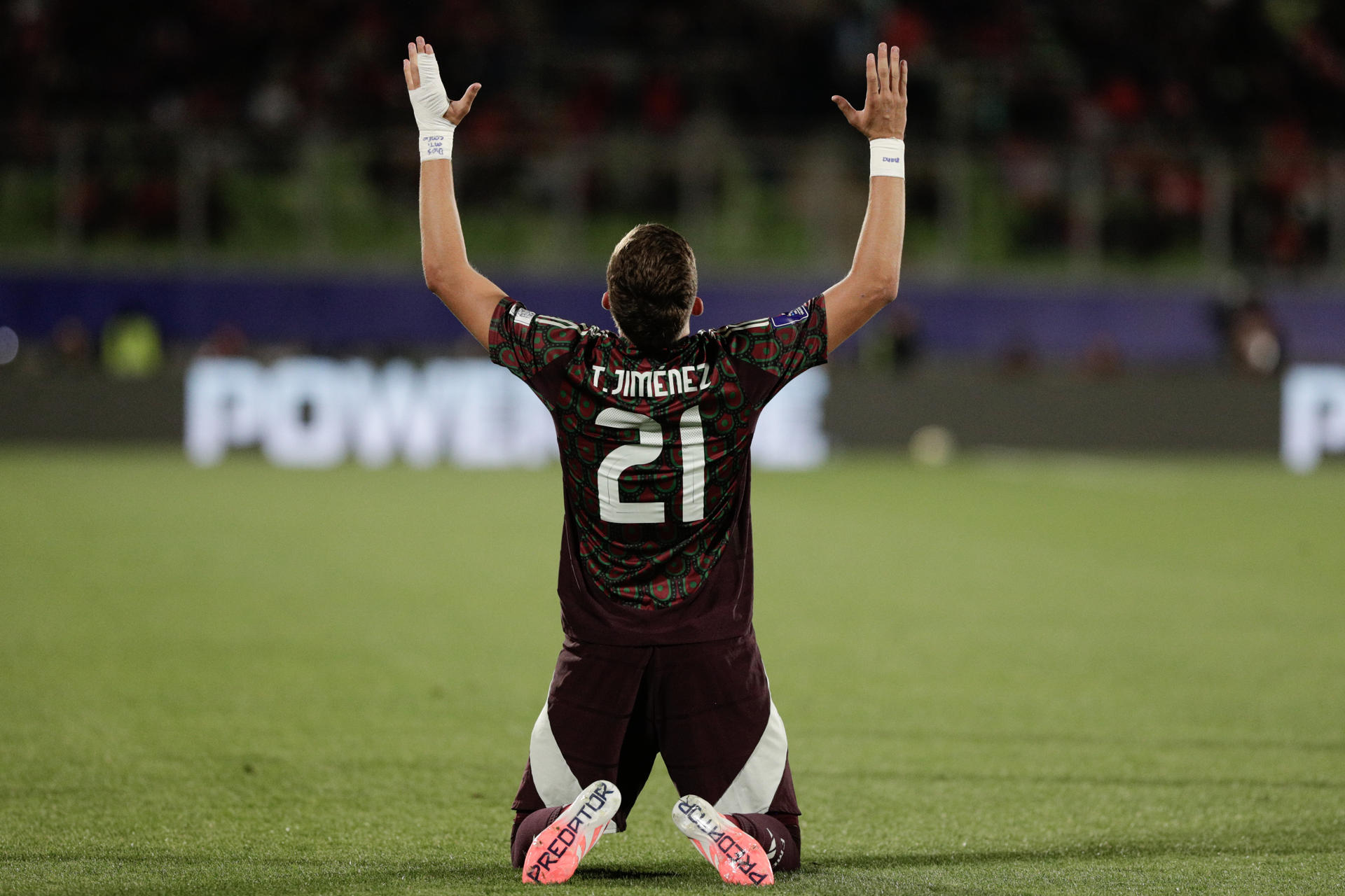 Tahiel Jiménez, de México, celebra un gol en el partido de octavos de final ante Chile del Mundial Sub-20. EFE/Adriana Thomasa