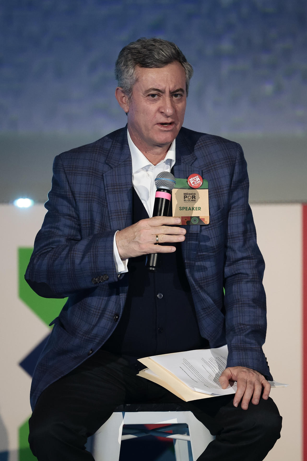 El director ejecutivo del Centro de Estudios del Sector Privado para el Desarrollo Sustentable (CESPEDES), José Ramón Ardavín, habla durante el panel 'Logros desde México en economía circular' en el marco del foro 'México por el clima' este jueves, en la Ciudad de México (México). EFE/ José Méndez